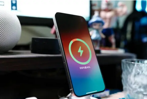 普兰苹果15换屏服务分享用什么充电器给iPhone15充电更好 